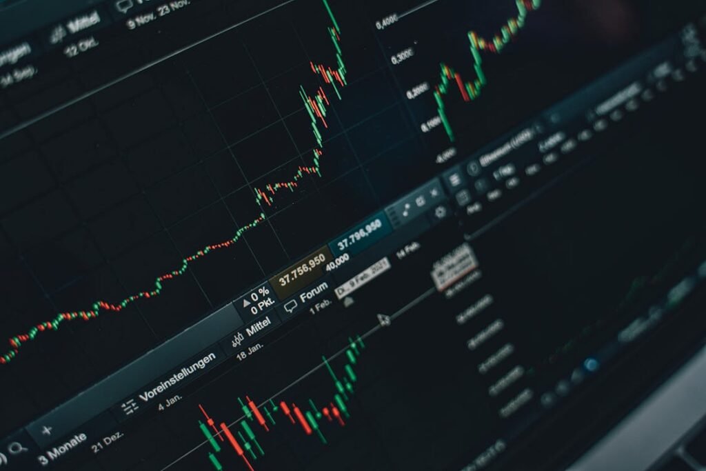 Analyse-Grafiken auf Laptop – Conversion Optimierung Strategie