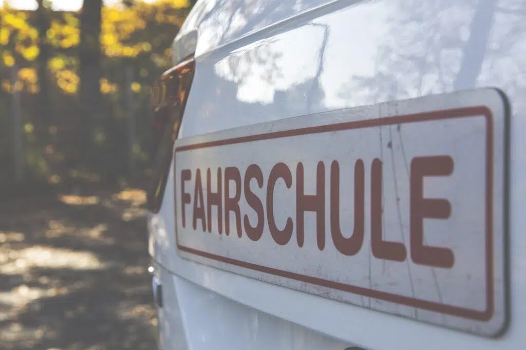Fahrschule Auto Fahren lernen