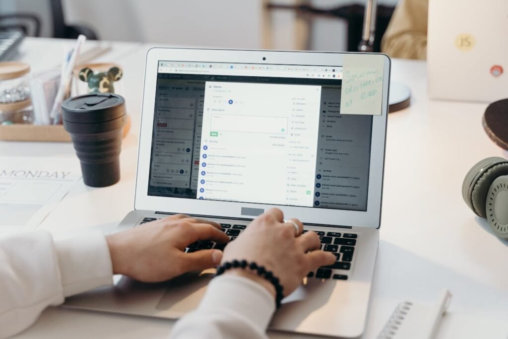 Suchbegriffe auf Bildschirm – Keyword-Recherche Anleitung