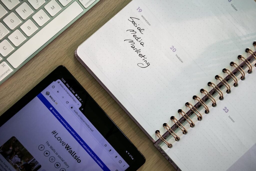 Social Media auf Smartphone – Social Media Marketing Fahrschulen
