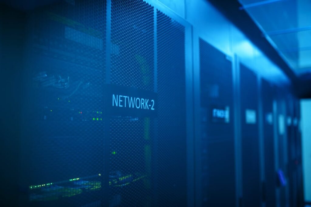 Server-Racks im Rechenzentrum – WordPress Hosting